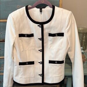 White House Black Market White and Black Blazer. Sz 10. Stunning!!
